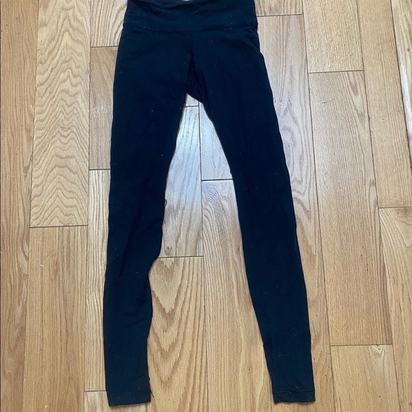 SIZE 4 black lululemon leggings - Picture 3 of 6